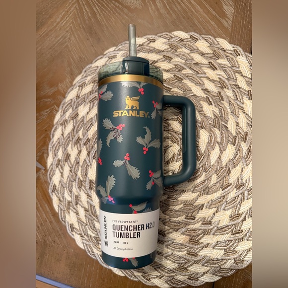 Stanley 30oz holiday botanicals tumbler NWT - Picture 2 of 4